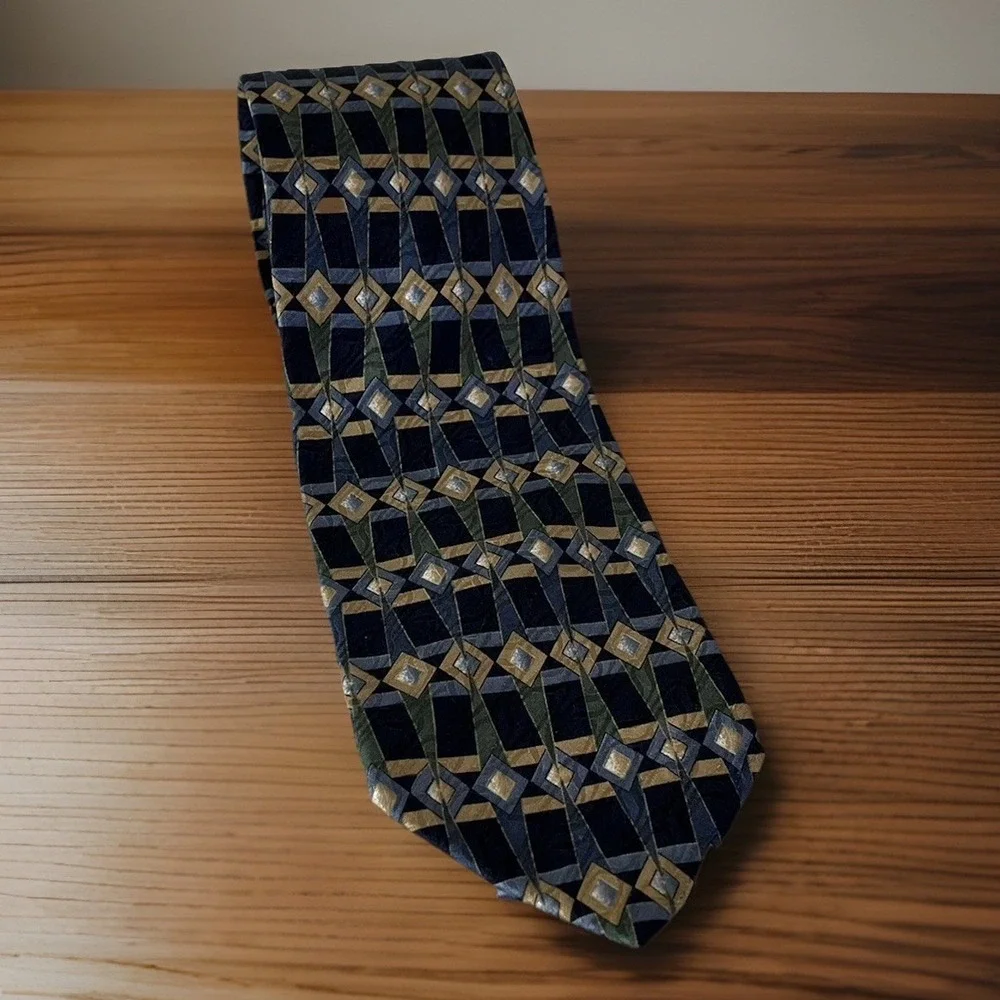 GEOFFREY BEENE 100% Silk Tie Necktie 57